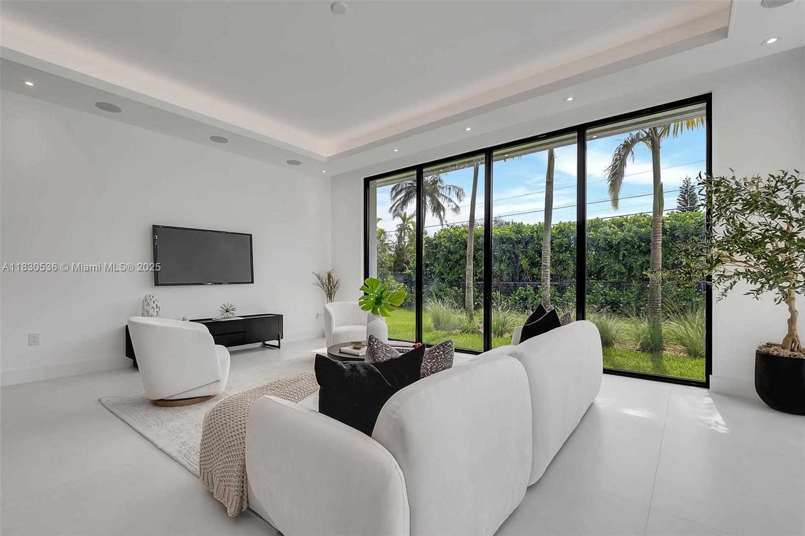 SUNILAND MANOR - Residential