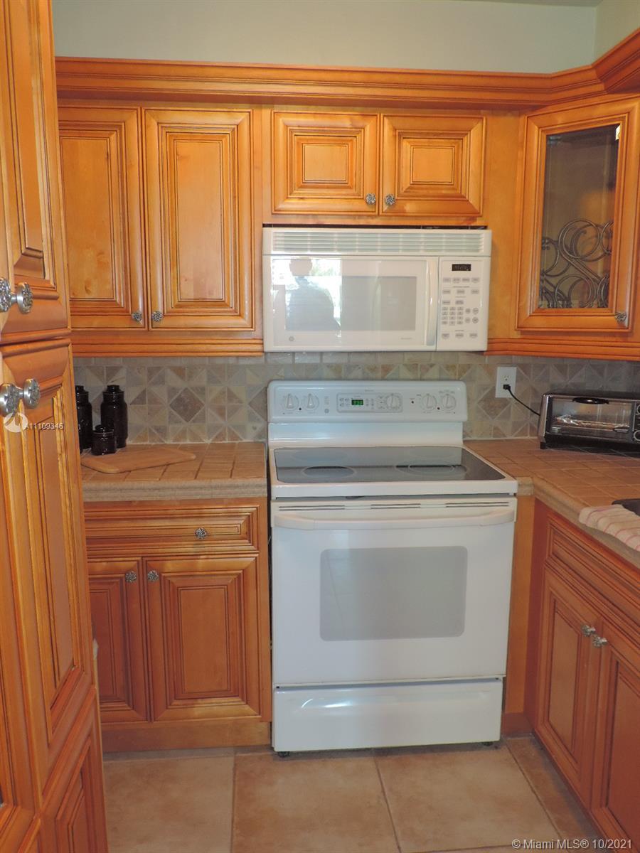BREAKERS CONDO - Residential Lease