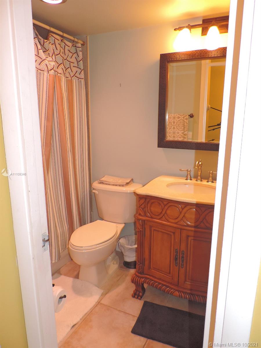 BREAKERS CONDO - Residential Lease