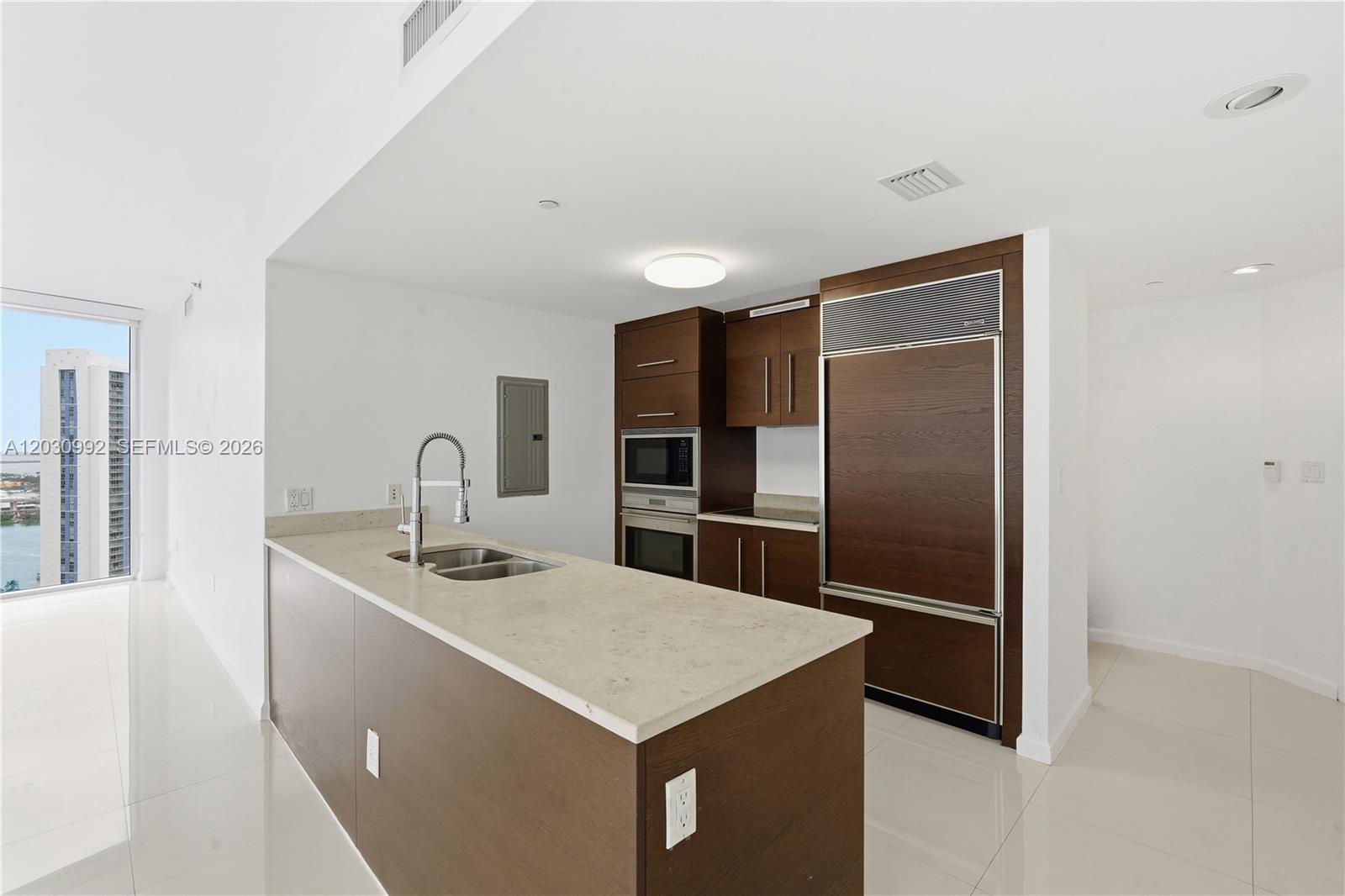 ICONBRICKELL CONDO NO 1 - Residential