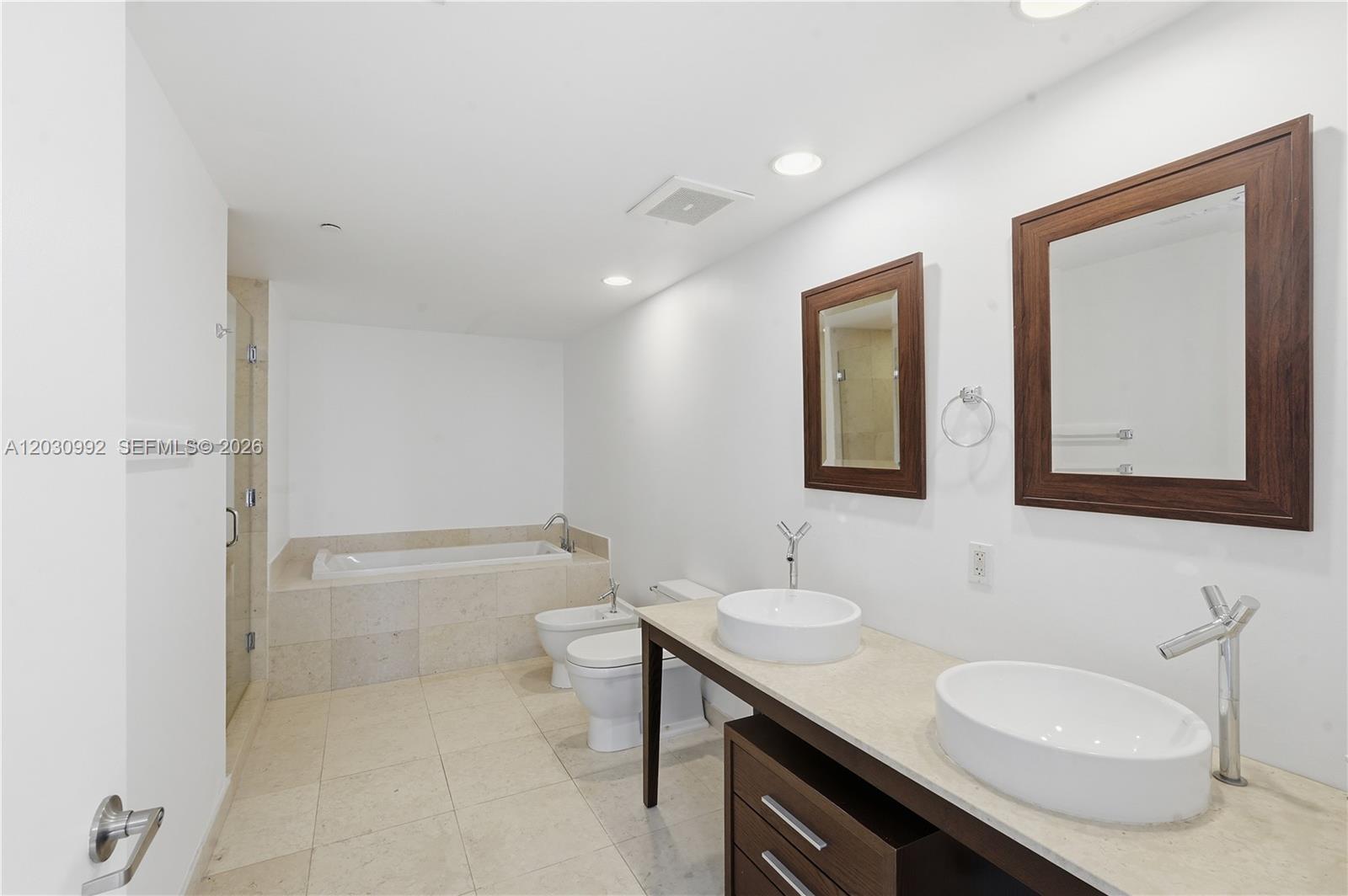 ICONBRICKELL CONDO NO 1 - Residential