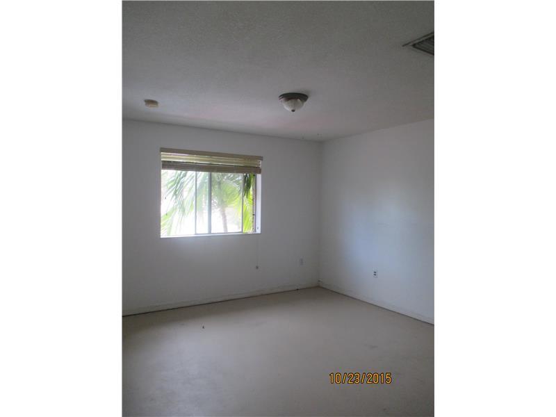 THE VILLAS AT SNAPPER VIL - Residential Lease