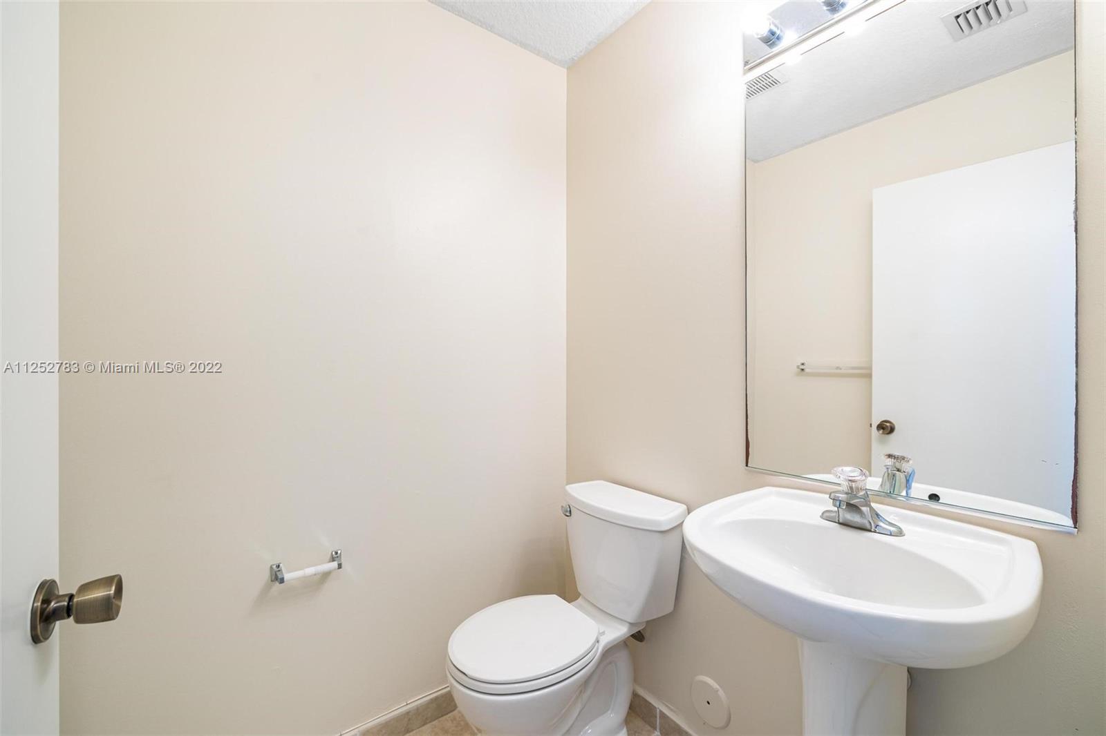 HAMPTON ISLES CONDO - Residential Lease