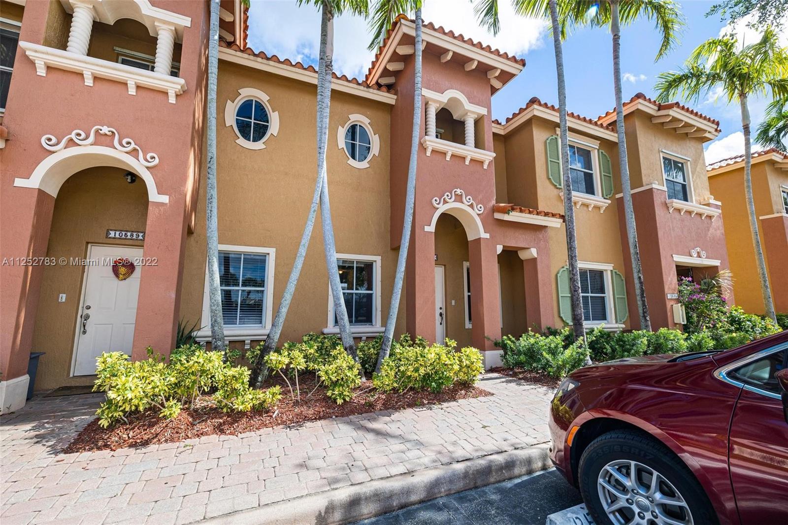 HAMPTON ISLES CONDO - Residential Lease