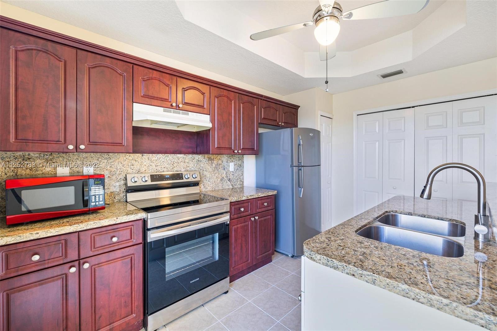 HAMPTON ISLES CONDO - Residential Lease
