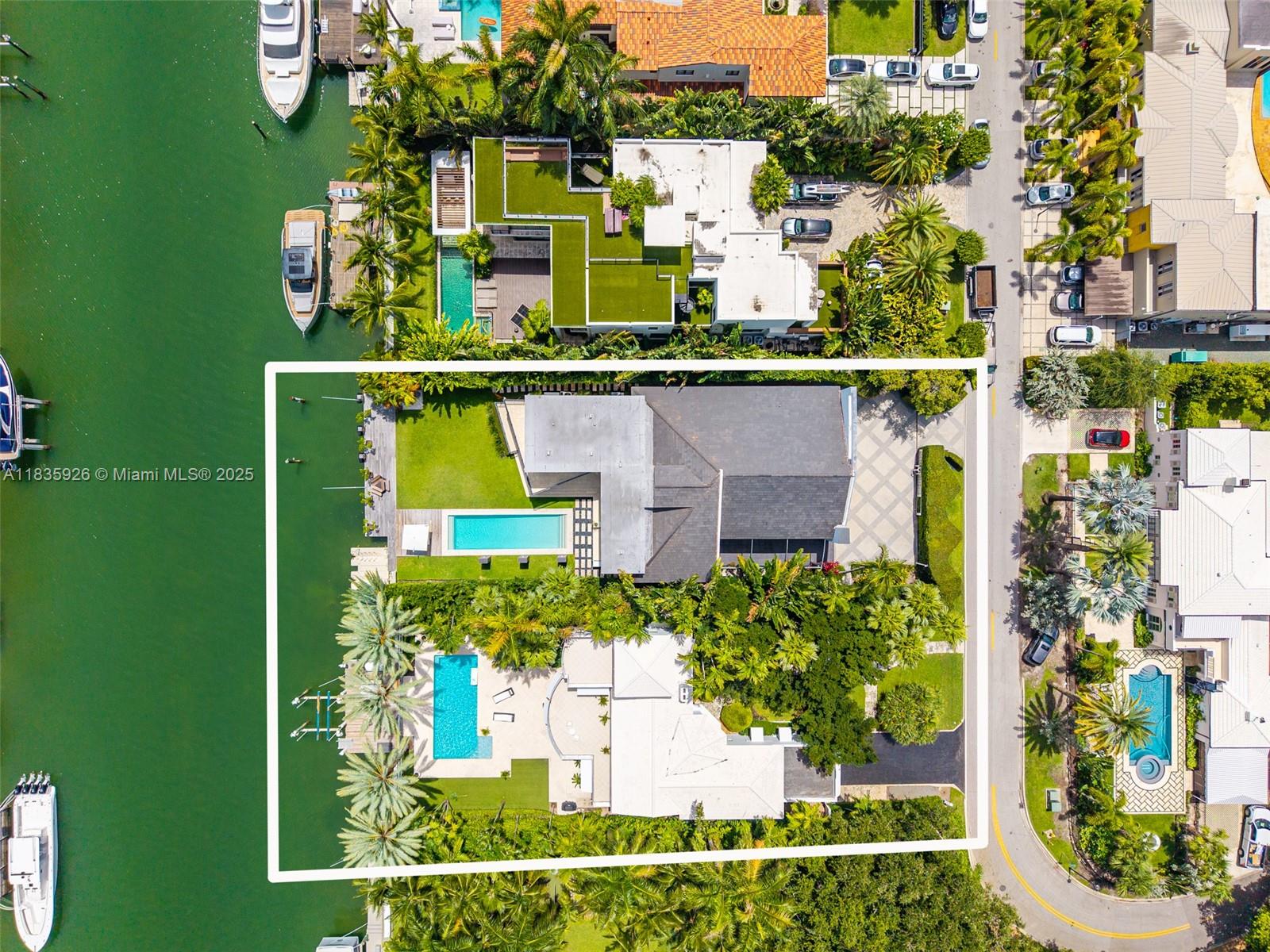 SUNSET ISLANDS-ISLAND NO - Residential