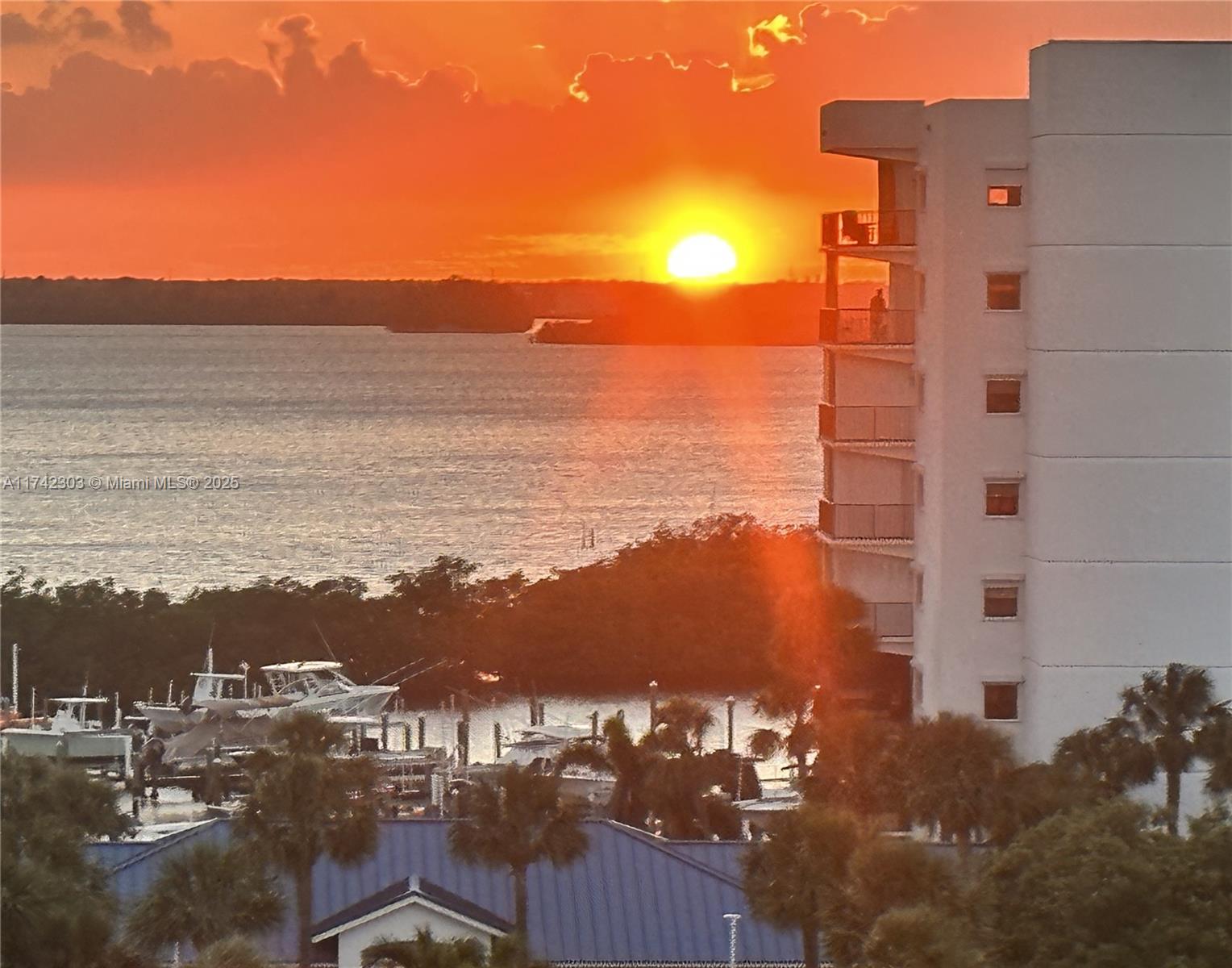 OCEAN HARBOUR CONDOMINIUM - Residential