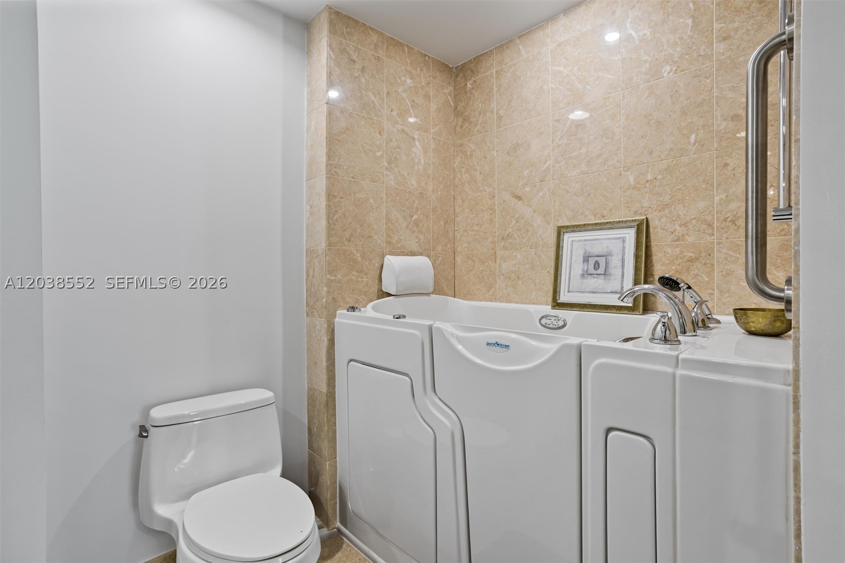 DIPLOMAT OCEANFRONT RESID - Residential Lease