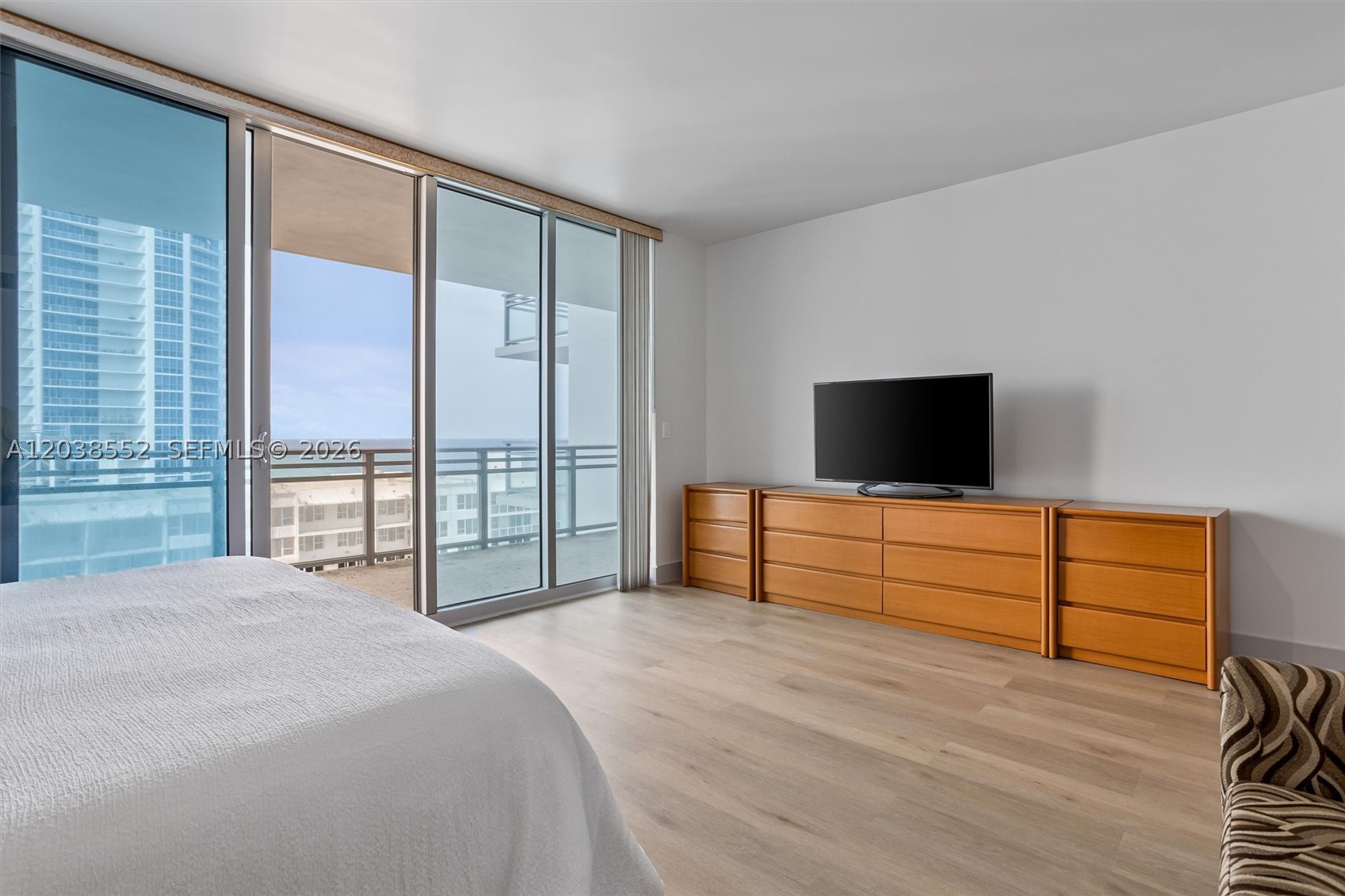 DIPLOMAT OCEANFRONT RESID - Residential Lease
