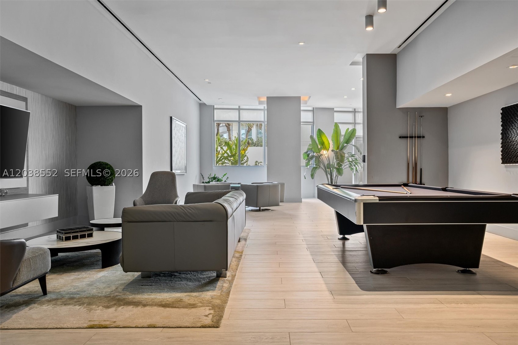 DIPLOMAT OCEANFRONT RESID - Residential Lease