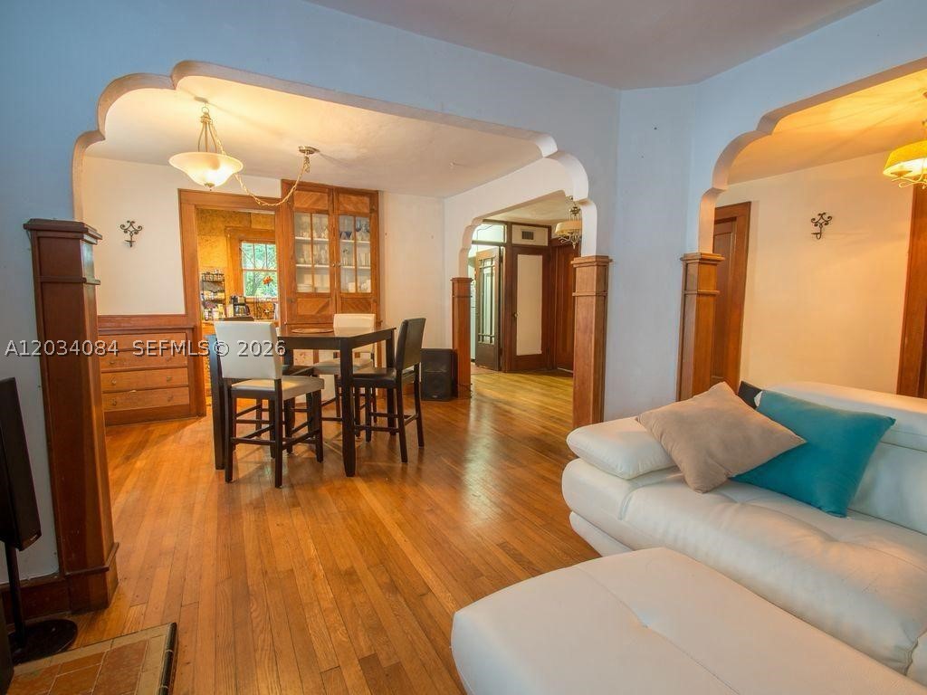 BISCAYNE HEIGHTS - Residential