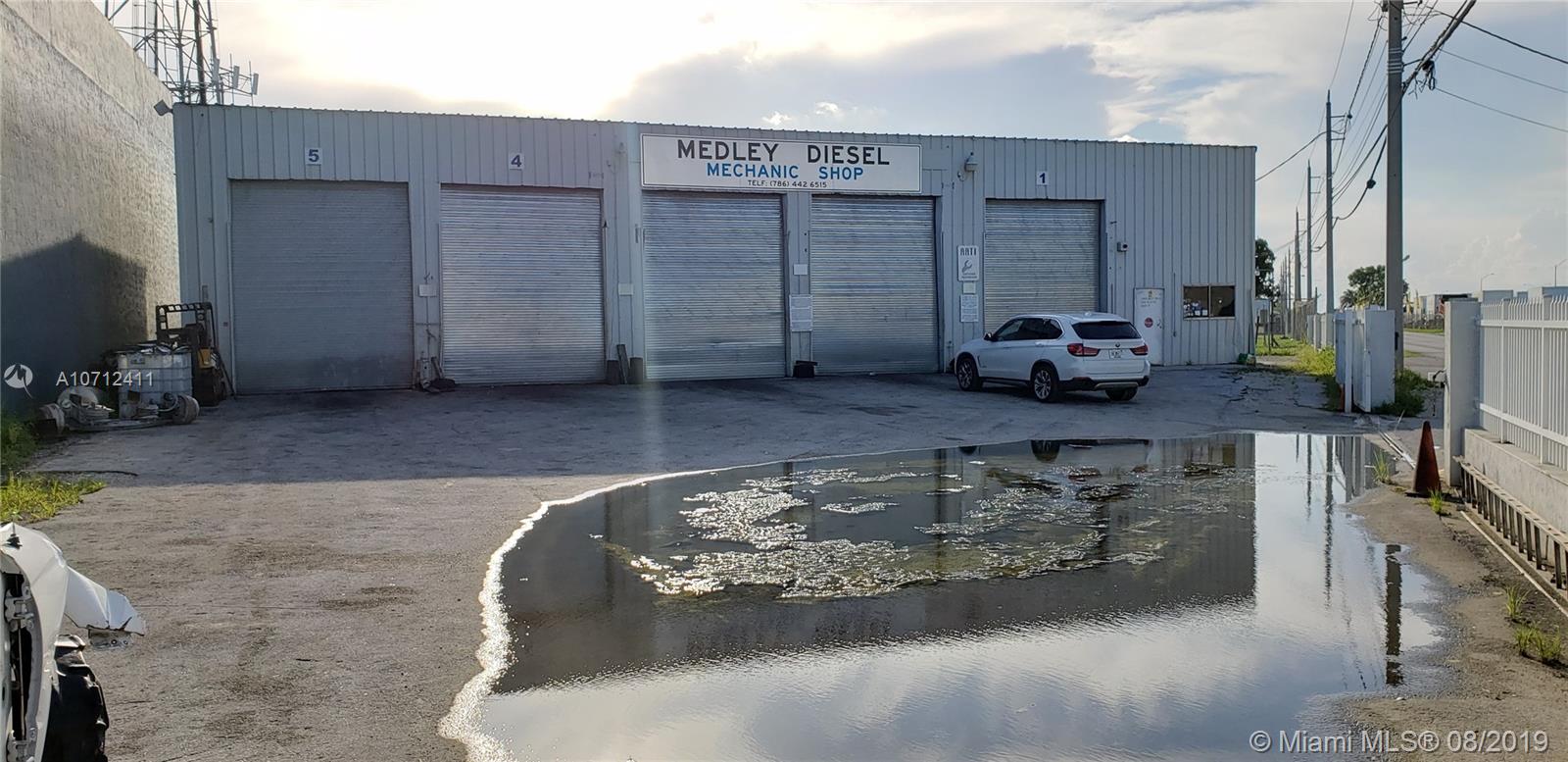 Diesel mechanic shop for sale. (All the licenses). Warehouse and land included in the sale. You can change to a body shop, tire repair shop or free standing. Great location. CALL NOW.