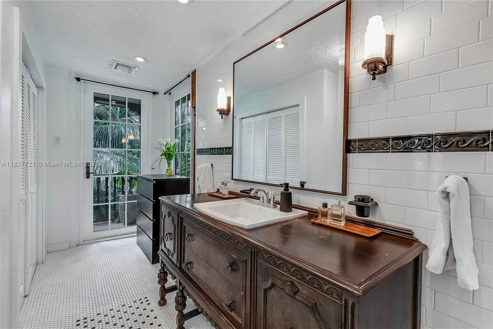 SOLANA PARK ADDN - Residential Lease