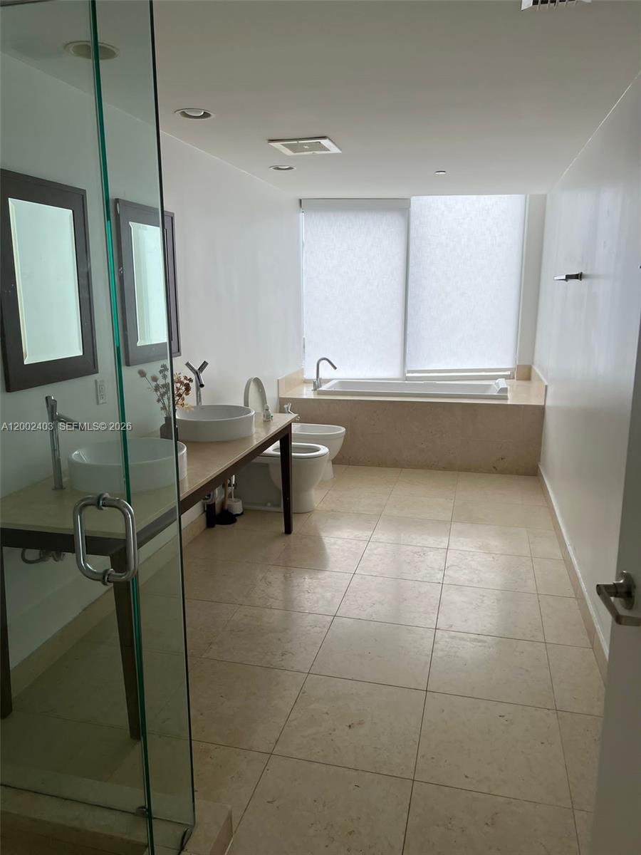 ICONBRICKELL CONDO NO 1 - Residential