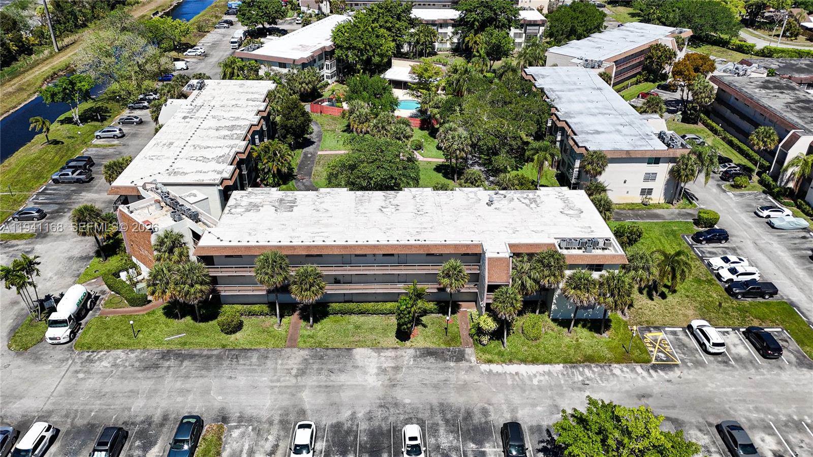 OMEGA CONDO NO 8 - Residential