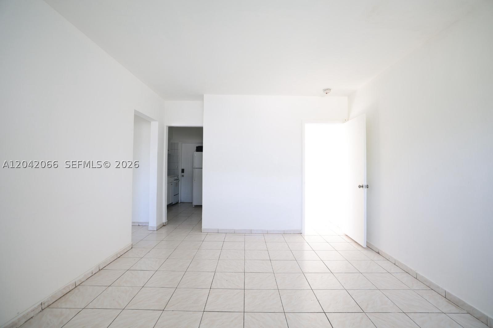 BISCAYNE BCH SUB - Residential Lease
