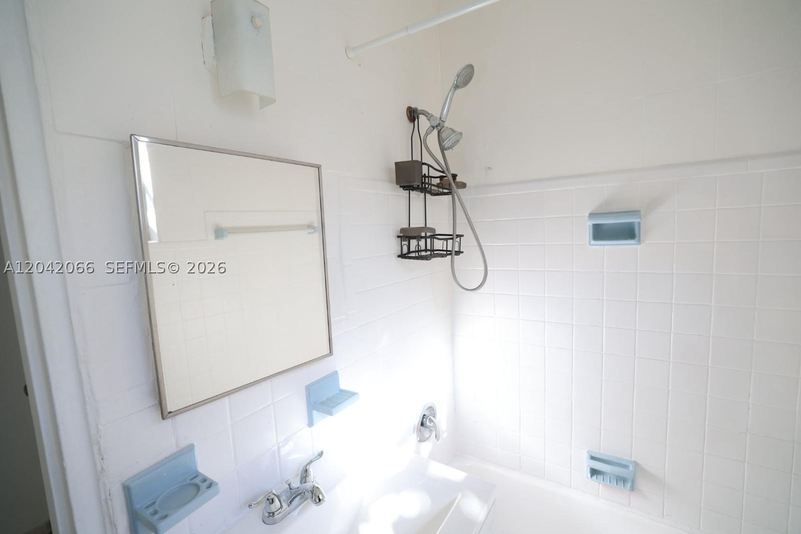 BISCAYNE BCH SUB - Residential Lease