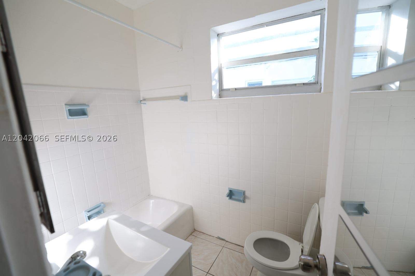 BISCAYNE BCH SUB - Residential Lease