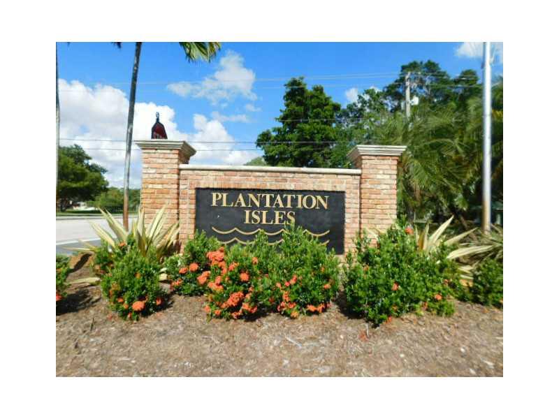 BEAUTIFUL 4/3 HOME IN ISLA DEL SOL. EXCLUSIVE GATED COMMUNITY WITH A PRIVATE OCEAN ACCESS BOAT LAUNCH.  THIS PROPERTY HAS A LOT OF ROOM SPACE AND ITS IN A SAFE AND QUITE COMMUNITY. CLOSE TO ALL MAJOR ROADWAYS AND SHOPPING CENTERS. A+ SCHOOLS. MUST SEE!