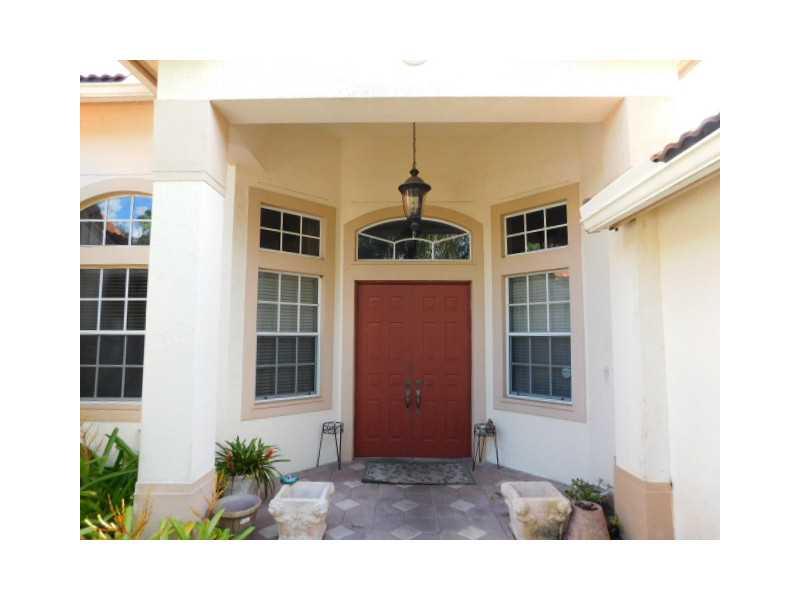 ISLA DEL SOL 85-32 B - Residential