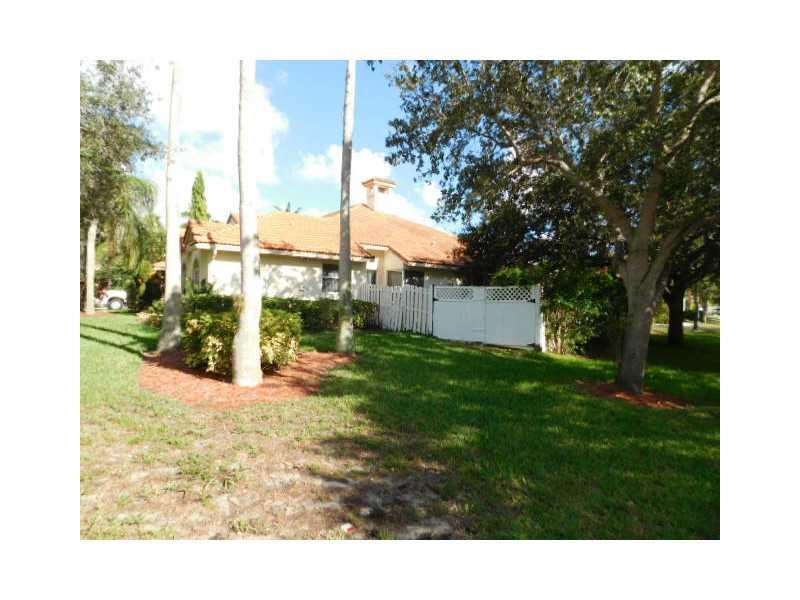 ISLA DEL SOL 85-32 B - Residential