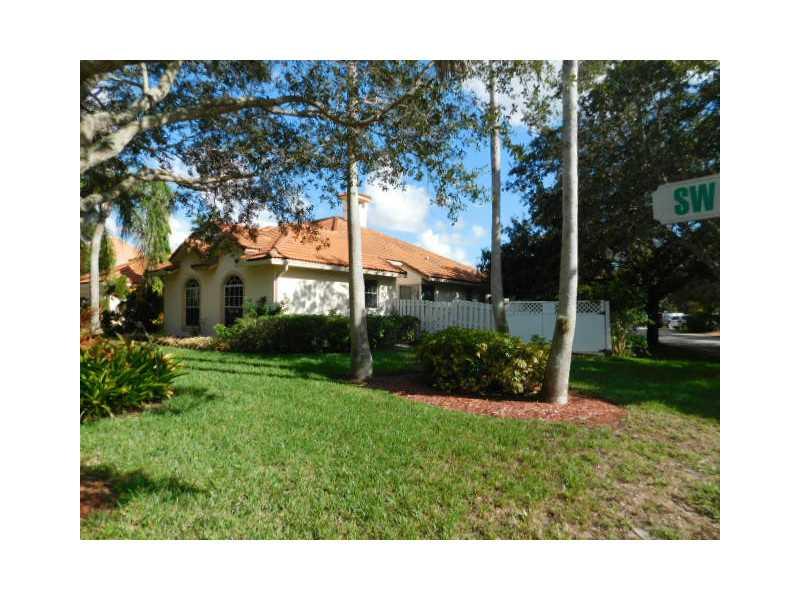 ISLA DEL SOL 85-32 B - Residential