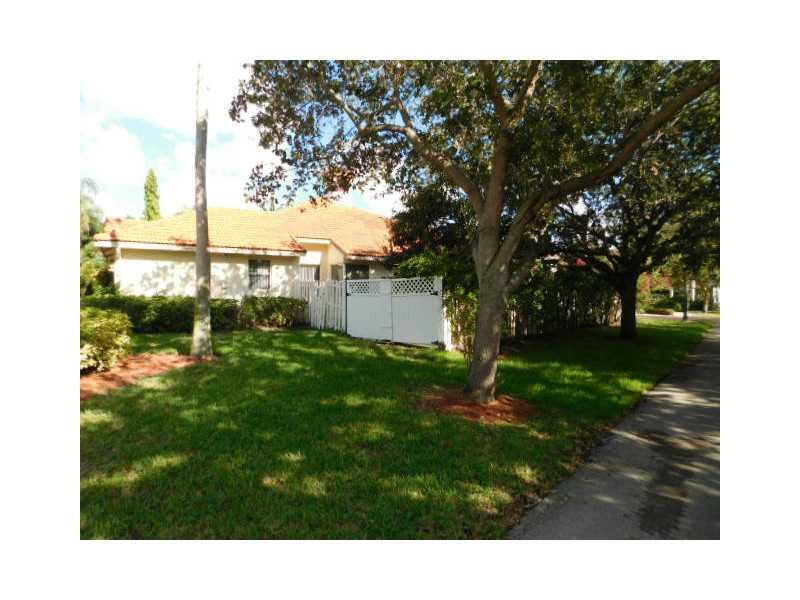 ISLA DEL SOL 85-32 B - Residential