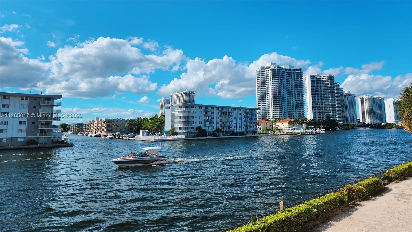 WINSTON TOWERS 700 CONDO - Residential