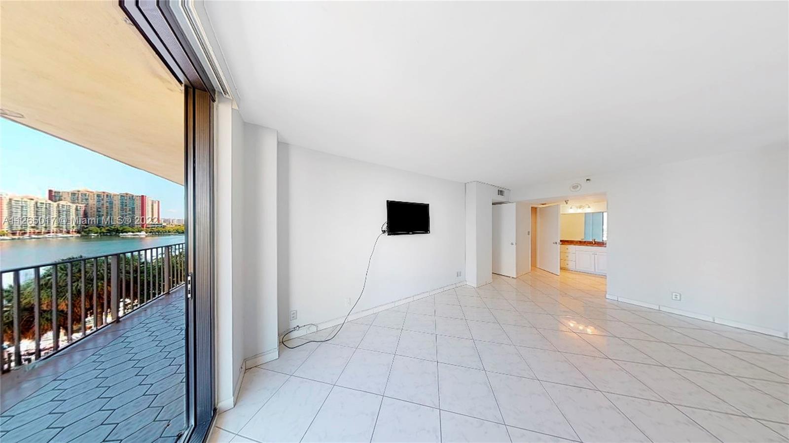 WINSTON TOWERS 700 CONDO - Residential
