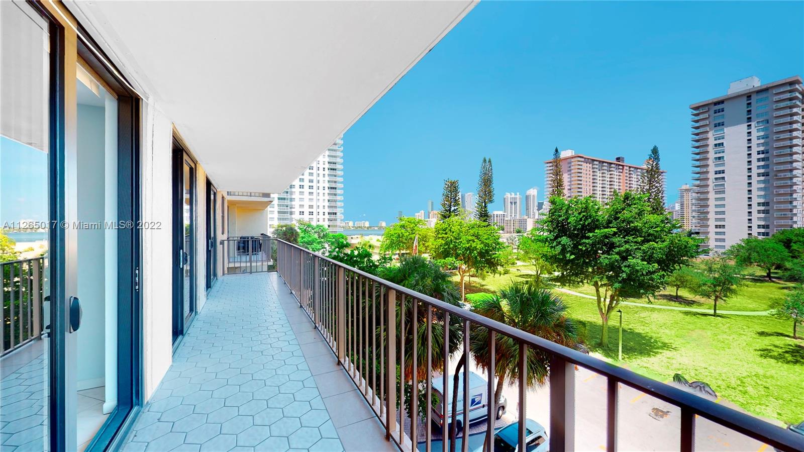 WINSTON TOWERS 700 CONDO - Residential