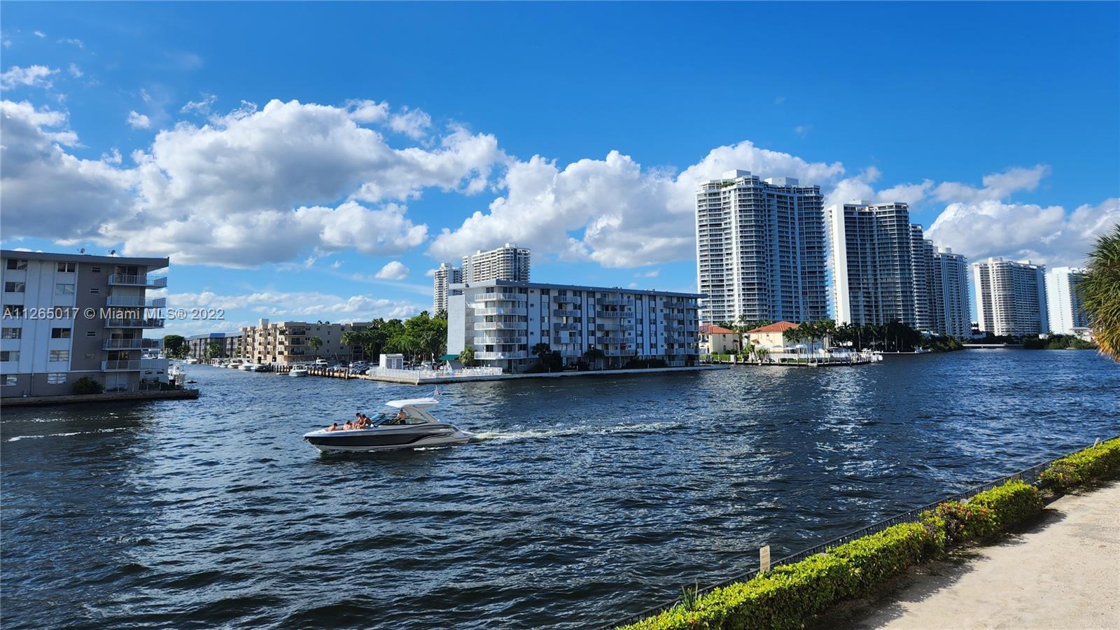 WINSTON TOWERS 700 CONDO - Residential