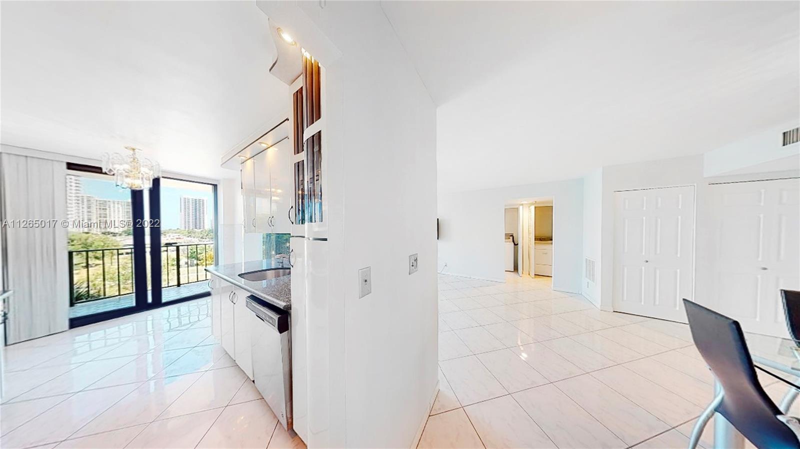 WINSTON TOWERS 700 CONDO - Residential