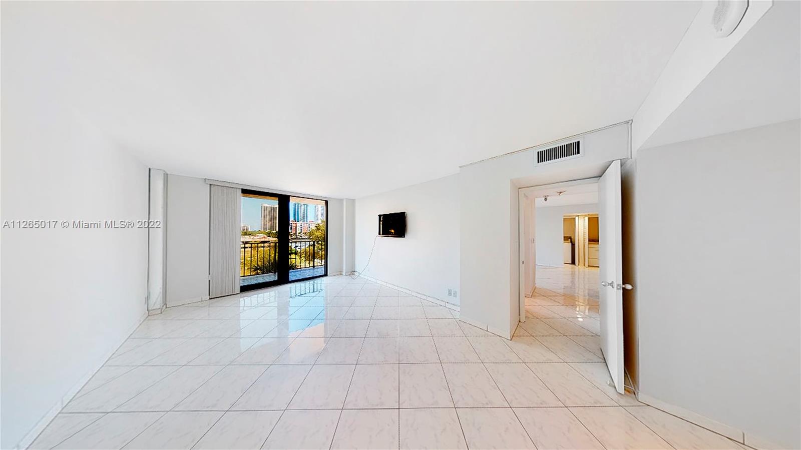 WINSTON TOWERS 700 CONDO - Residential