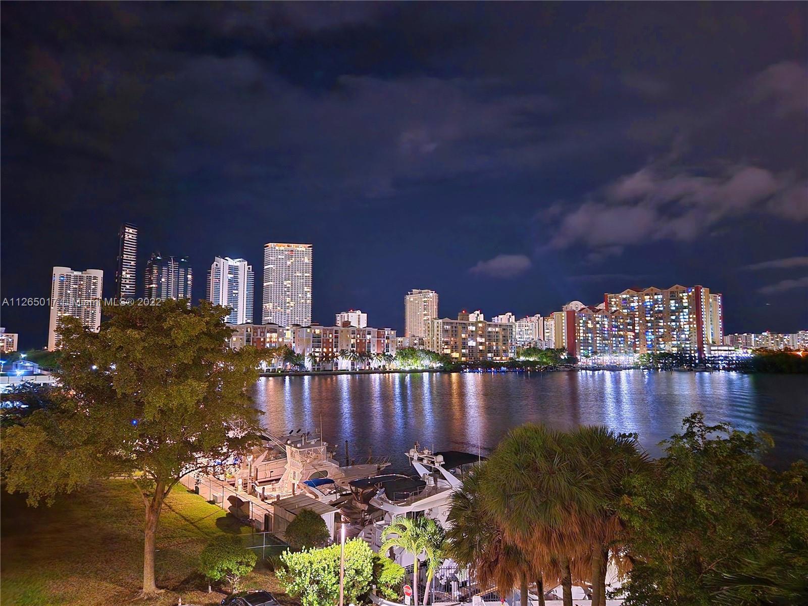 WINSTON TOWERS 700 CONDO - Residential