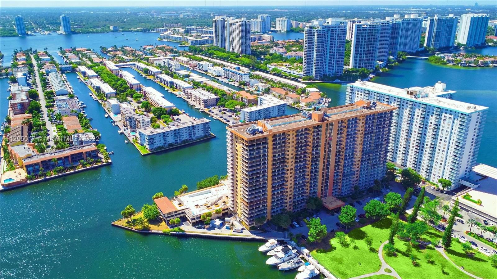 WINSTON TOWERS 700 CONDO - Residential