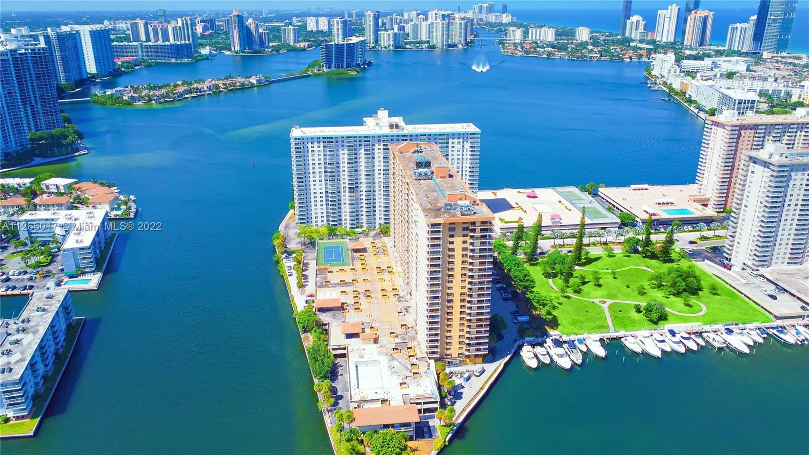 WINSTON TOWERS 700 CONDO - Residential