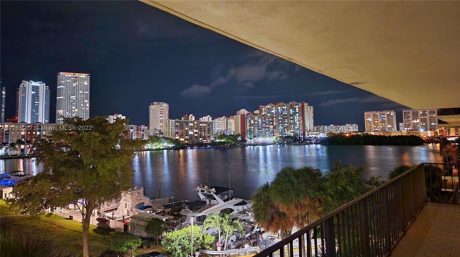 WINSTON TOWERS 700 CONDO - Residential