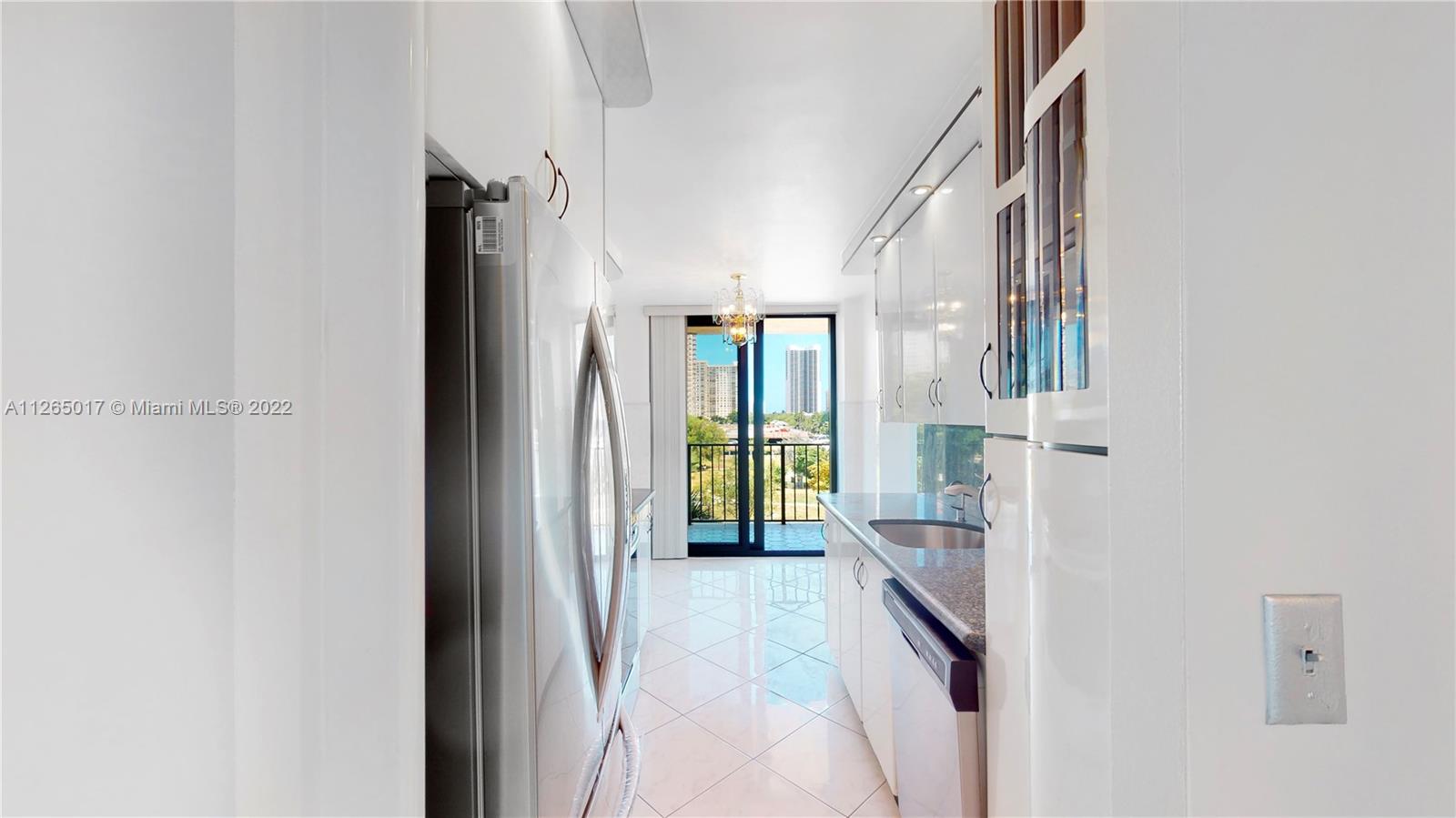 WINSTON TOWERS 700 CONDO - Residential