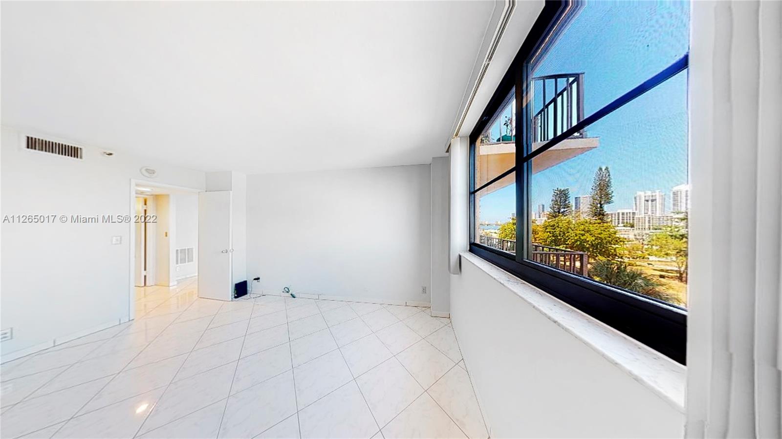 WINSTON TOWERS 700 CONDO - Residential