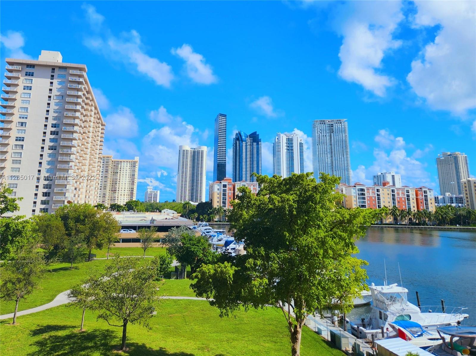 WINSTON TOWERS 700 CONDO - Residential