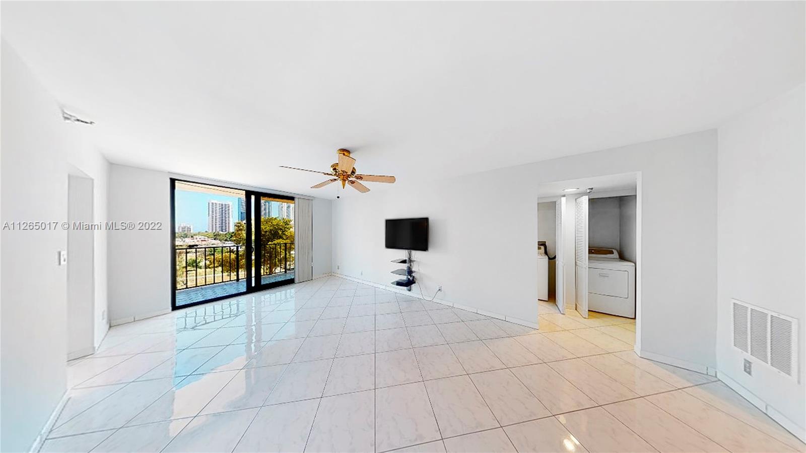 WINSTON TOWERS 700 CONDO - Residential