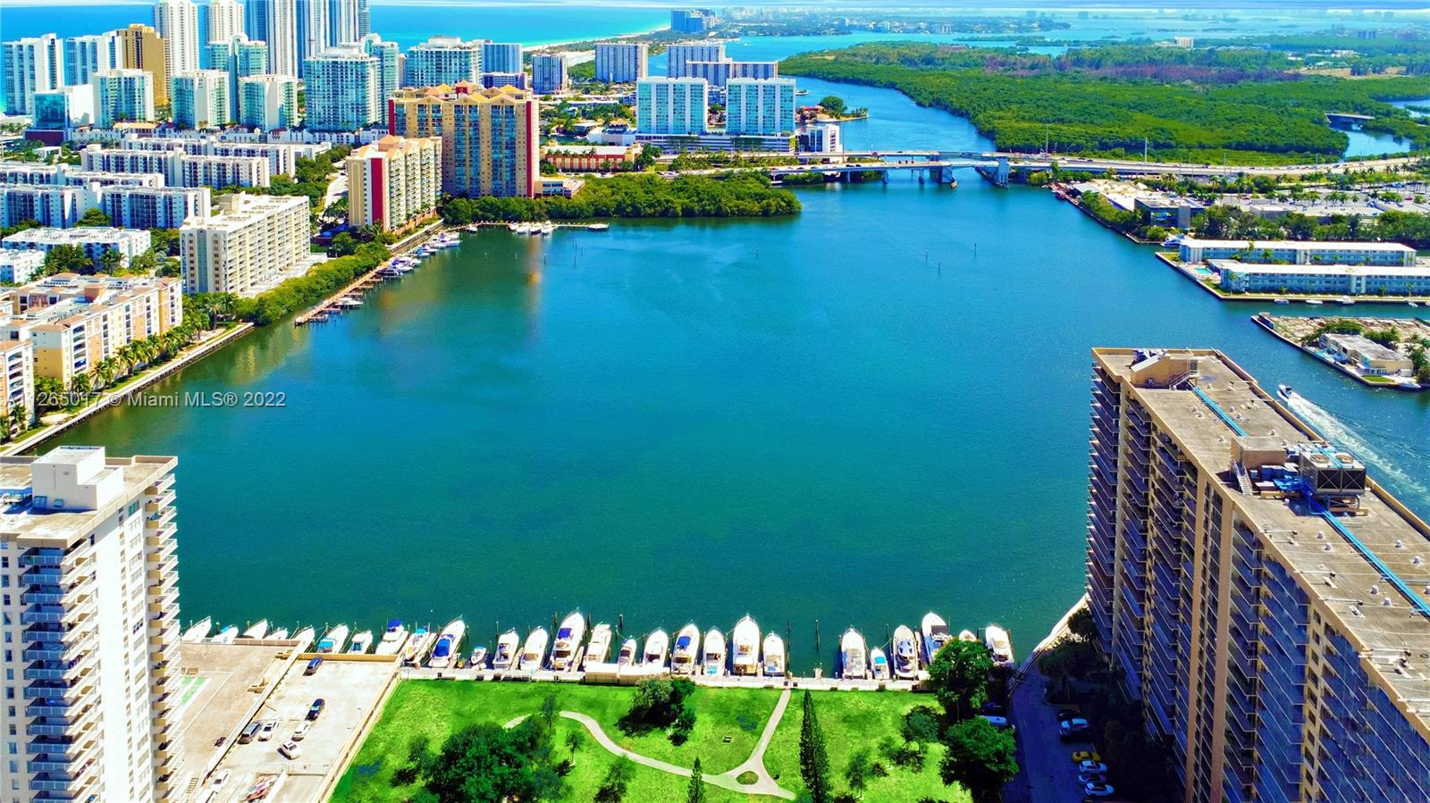 WINSTON TOWERS 700 CONDO - Residential