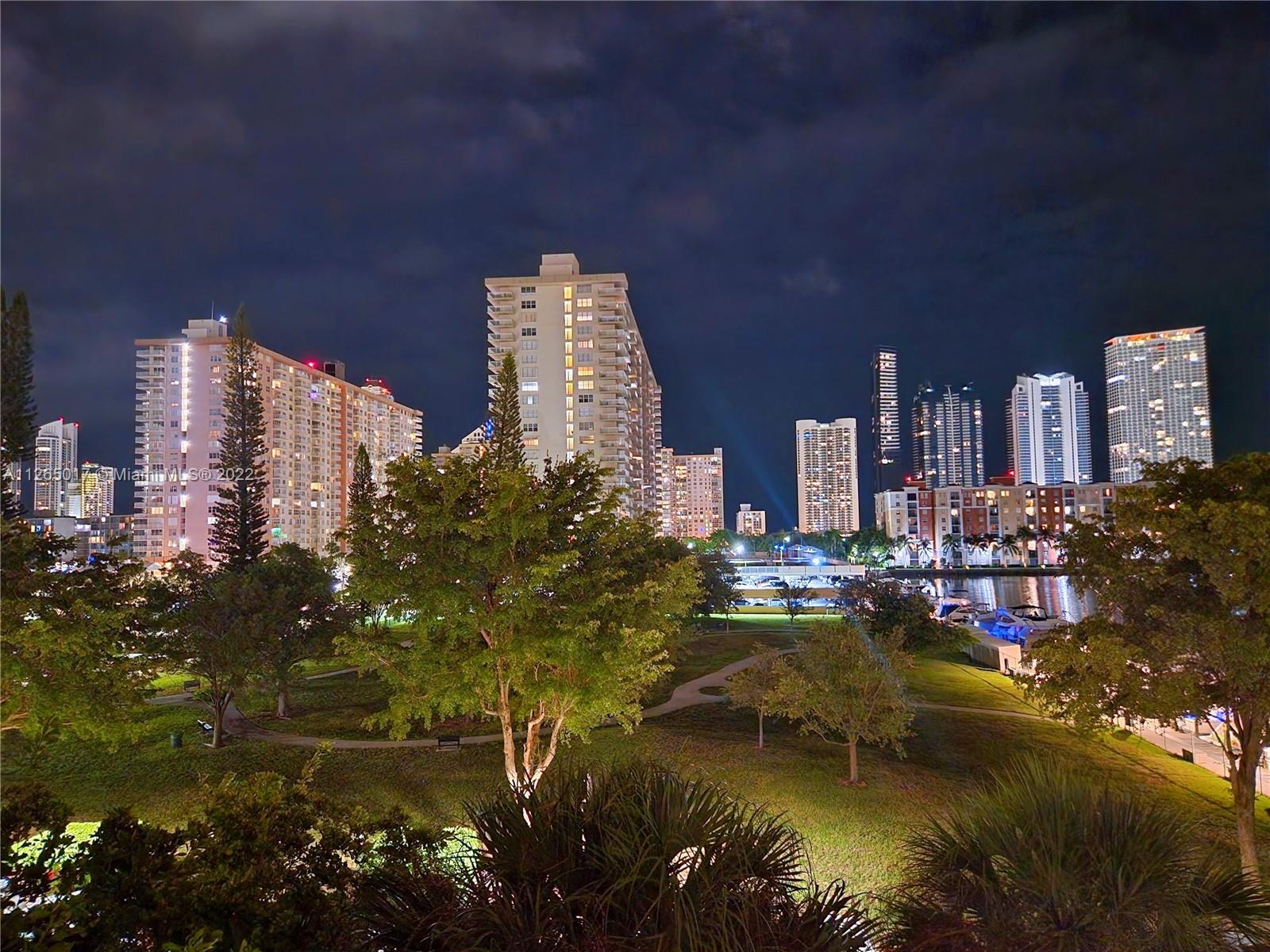 WINSTON TOWERS 700 CONDO - Residential
