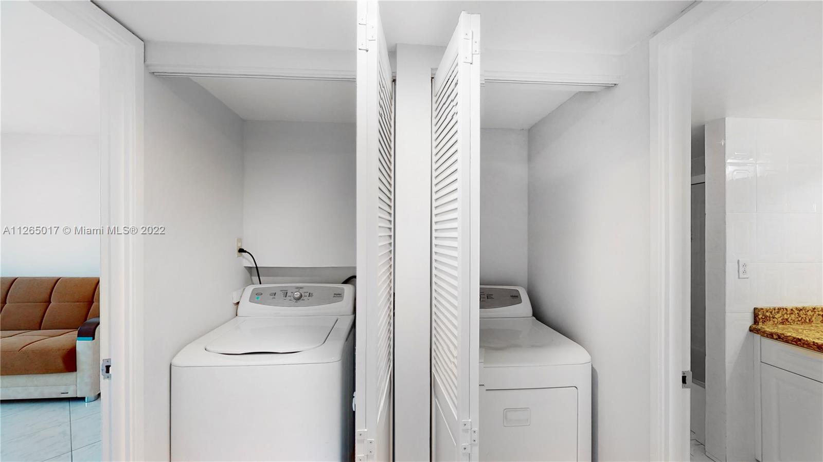 WINSTON TOWERS 700 CONDO - Residential