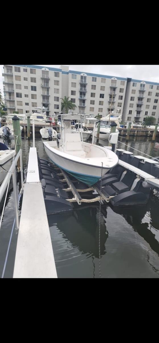 RIVER RUN YACHT CLUB COND - Land