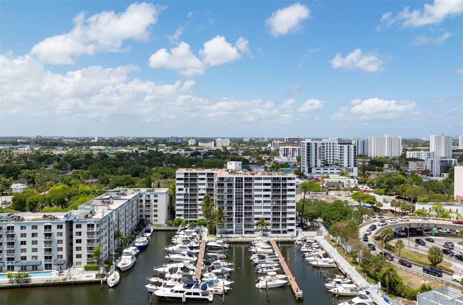 RIVER RUN YACHT CLUB COND - Land