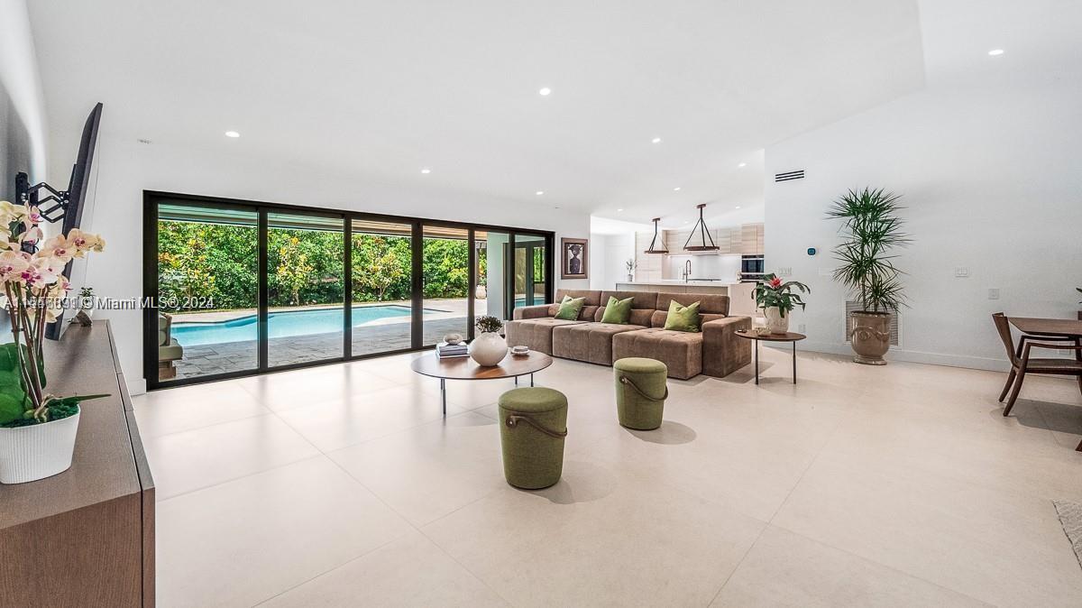 LAUREL OAKS EAST - Residential