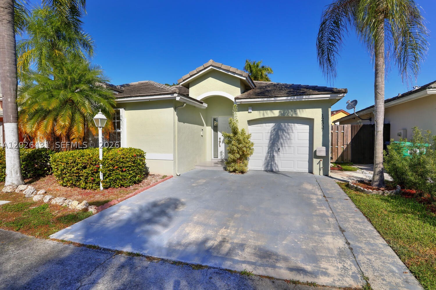 WOODS LAKE - Residential Lease
