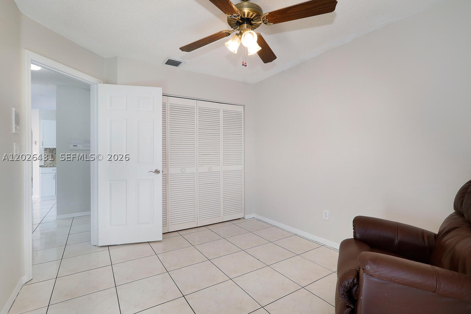 WOODS LAKE - Residential Lease