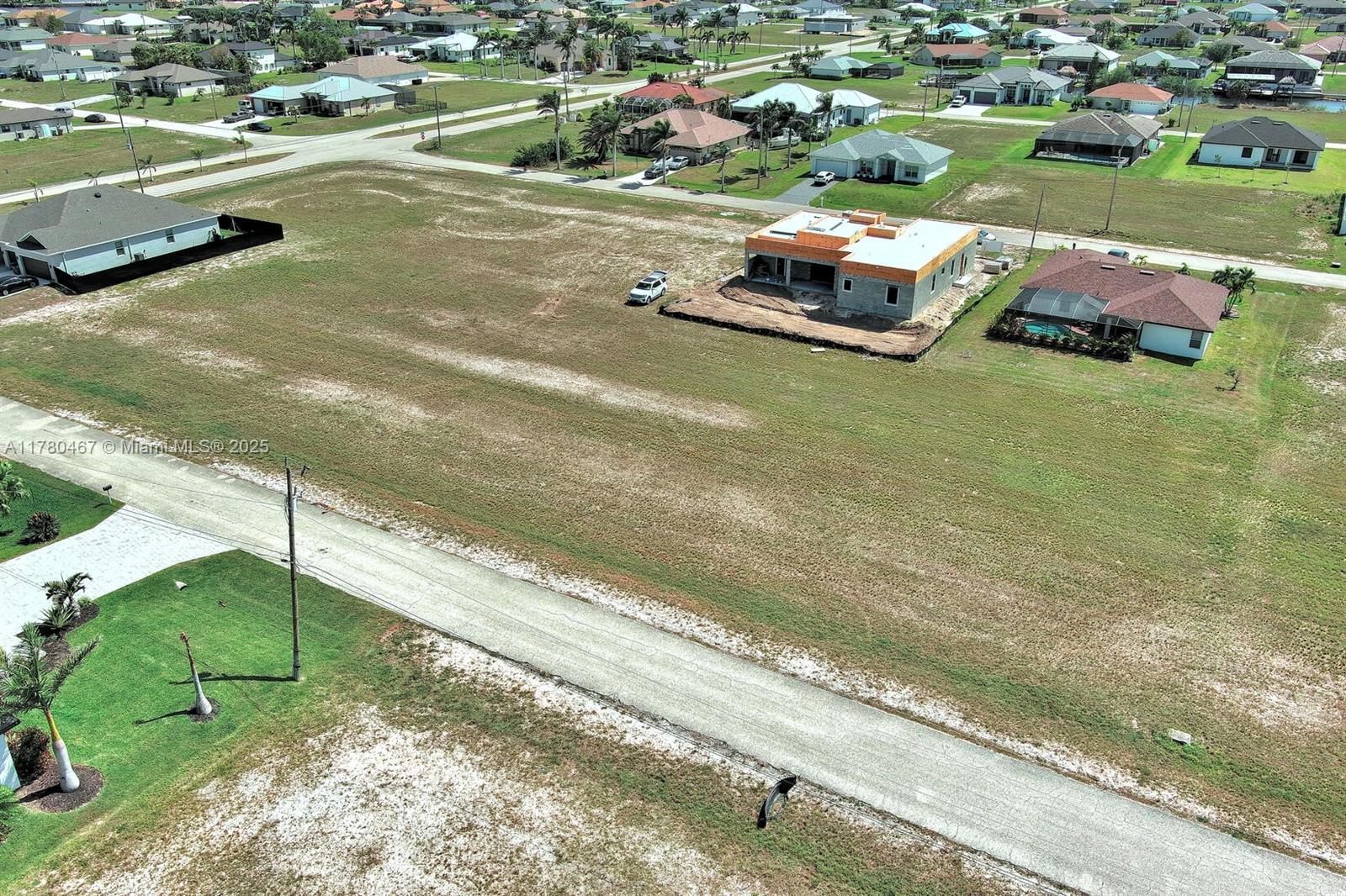 CAPE CORAL - Land